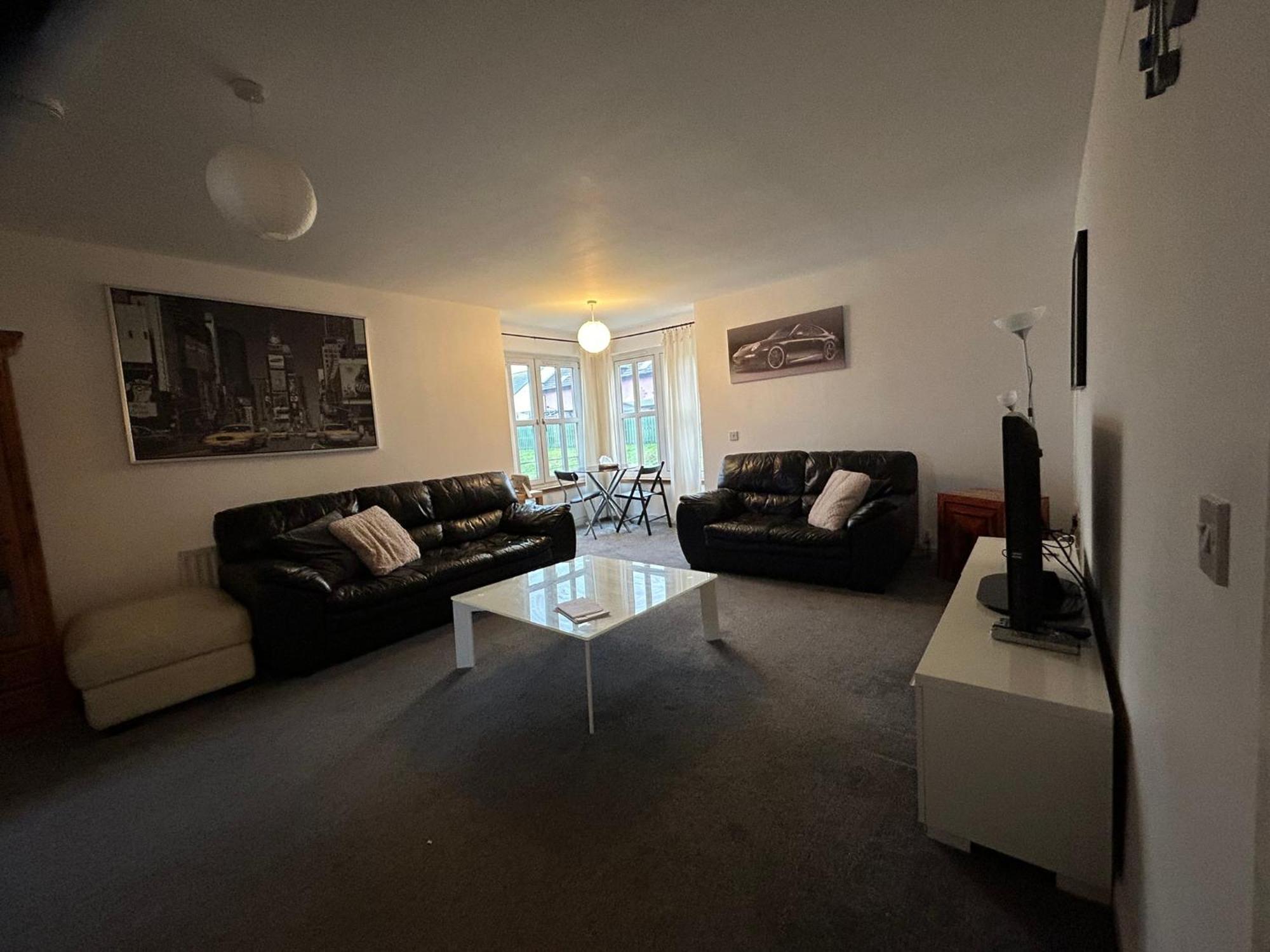 Spacious Modern Apartment *